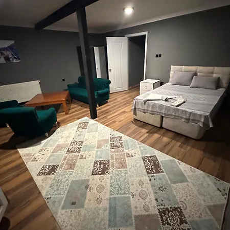 Uraz Apartmanhotel *